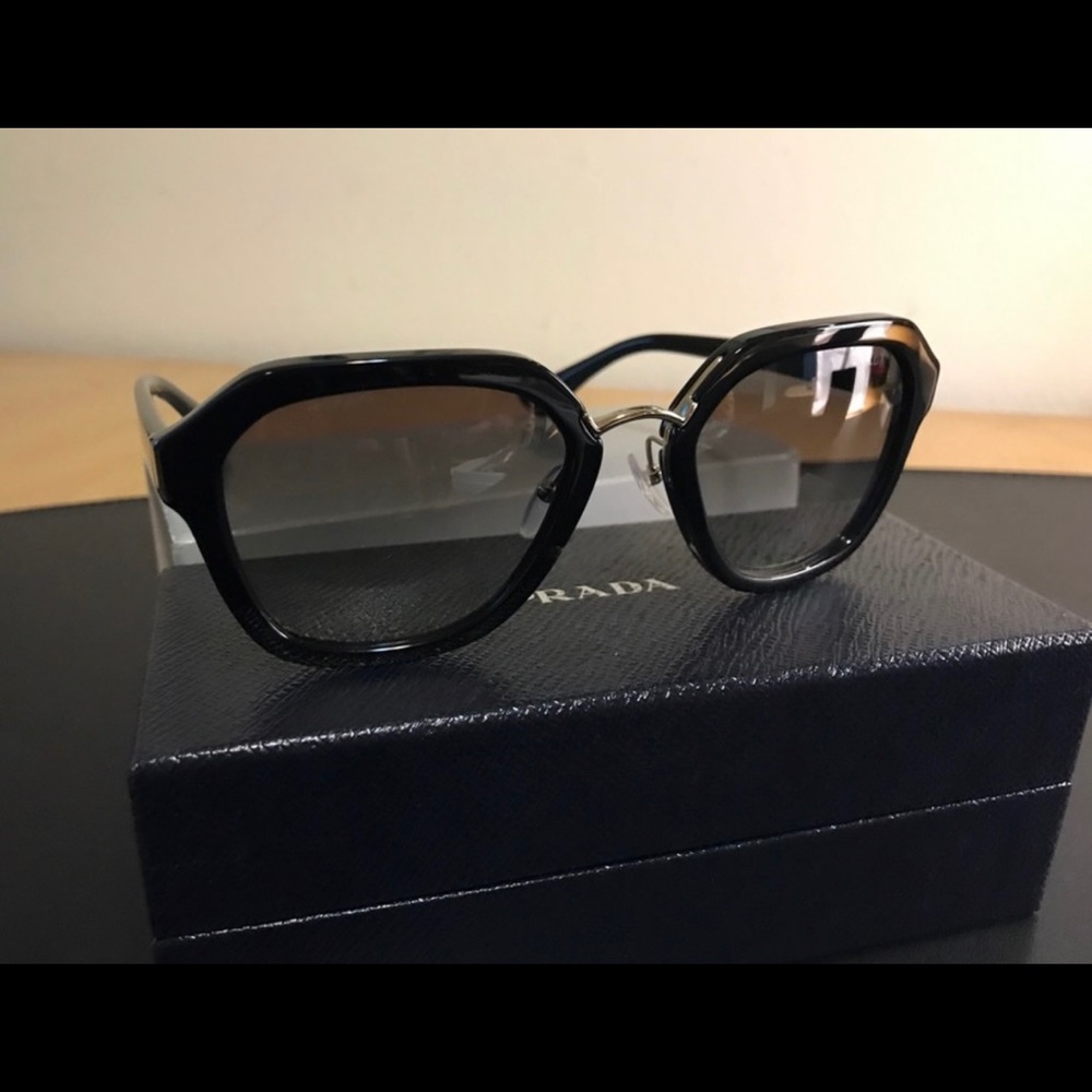 Prada Sunglasses New! SPR 25R Black